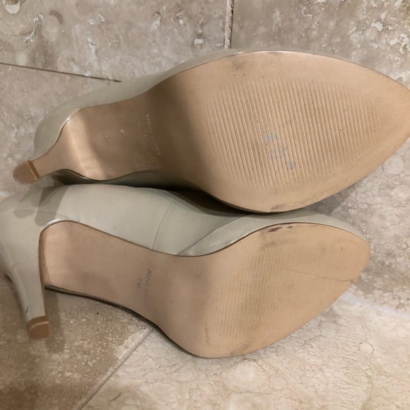 Nine West taupe platform pumps 7 M - Picture 3 of 4